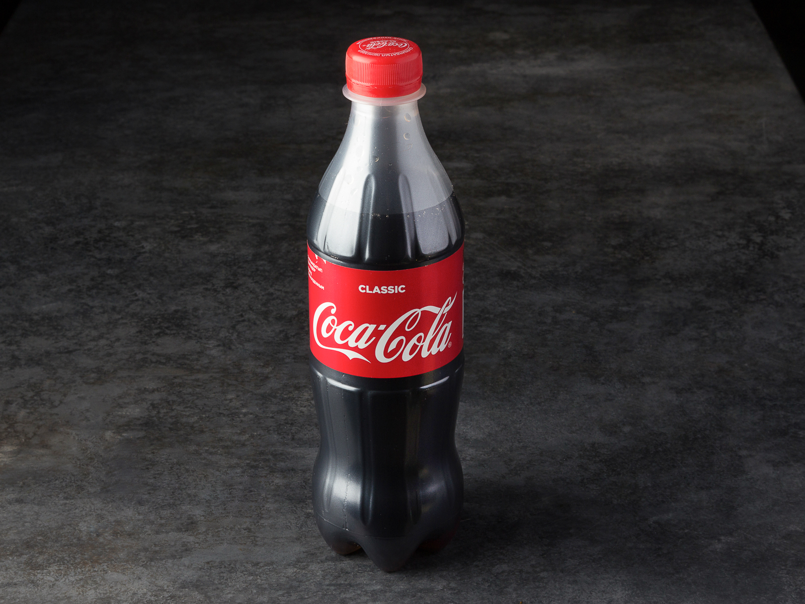 Бутылка колы купить. Кока-кола 0.5 л. Coca Cola 0.5л. Напиток Кока-кола 0.5л. Кока кола Классик 0.5.