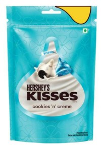 Hershey's Kisses Cookies'n'Cream (Конфеты белый шоколад с печеньем) 33,6г (14)*8